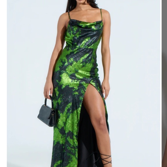 AKIRA Lennon Printed Metallic Maxi Dress. Size L NWT - Picture 2 of 5